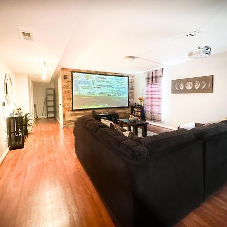 Apartamento Cute 2-Brm Walkout Apt With Pool Table And Theater Lexington Exterior foto