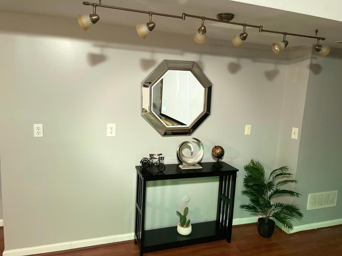 Apartamento Cute 2-Brm Walkout Apt With Pool Table And Theater Lexington Exterior foto