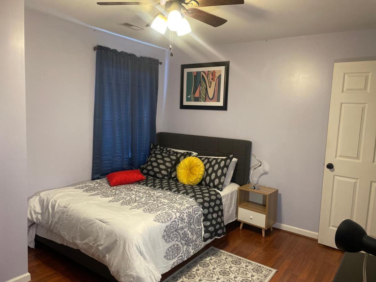 Apartamento Cute 2-Brm Walkout Apt With Pool Table And Theater Lexington Exterior foto
