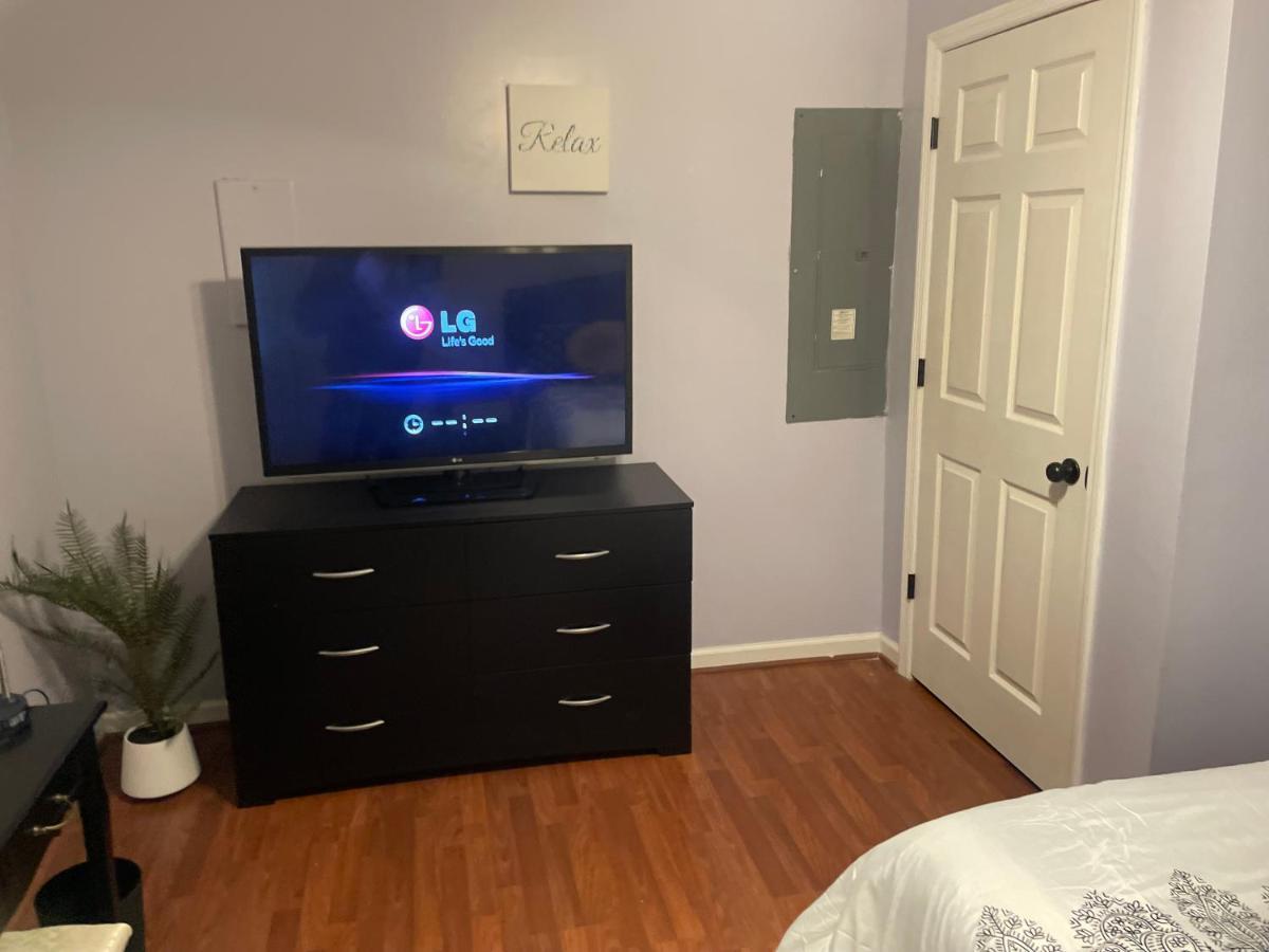 Apartamento Cute 2-Brm Walkout Apt With Pool Table And Theater Lexington Exterior foto