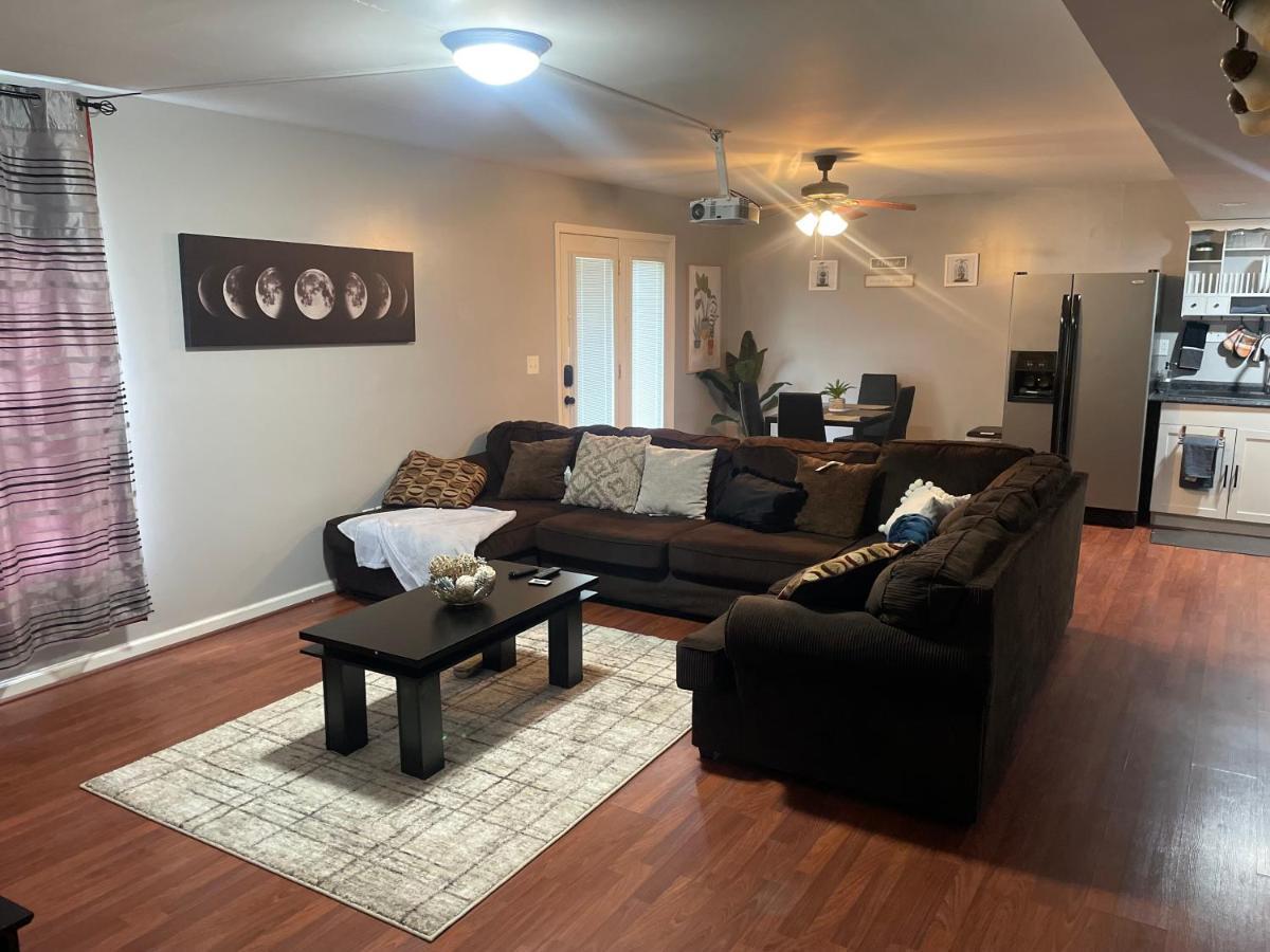 Apartamento Cute 2-Brm Walkout Apt With Pool Table And Theater Lexington Exterior foto