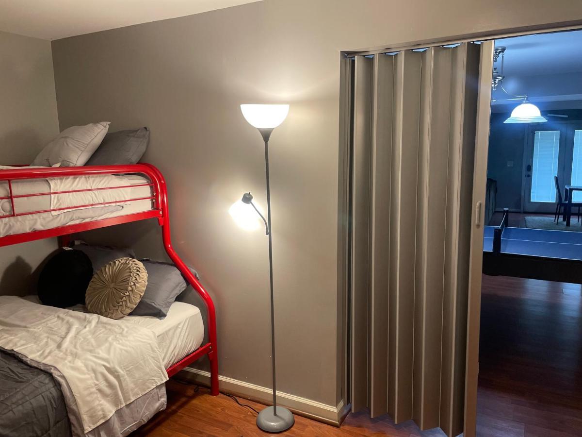 Apartamento Cute 2-Brm Walkout Apt With Pool Table And Theater Lexington Exterior foto