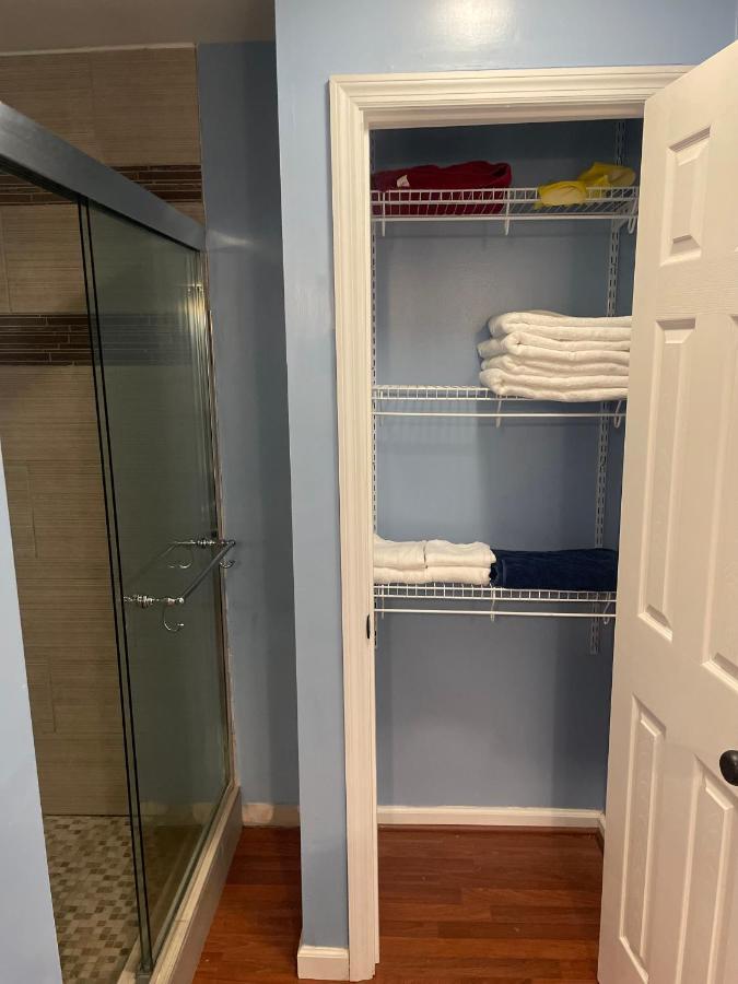 Apartamento Cute 2-Brm Walkout Apt With Pool Table And Theater Lexington Exterior foto
