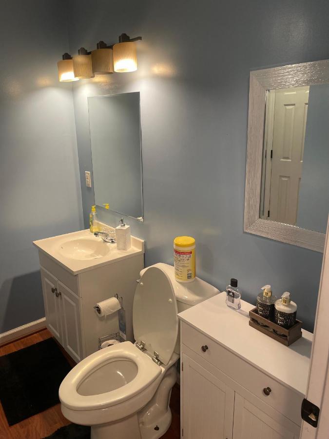 Apartamento Cute 2-Brm Walkout Apt With Pool Table And Theater Lexington Exterior foto