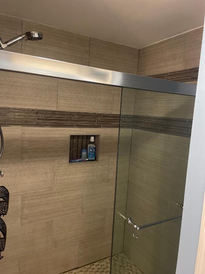 Apartamento Cute 2-Brm Walkout Apt With Pool Table And Theater Lexington Exterior foto