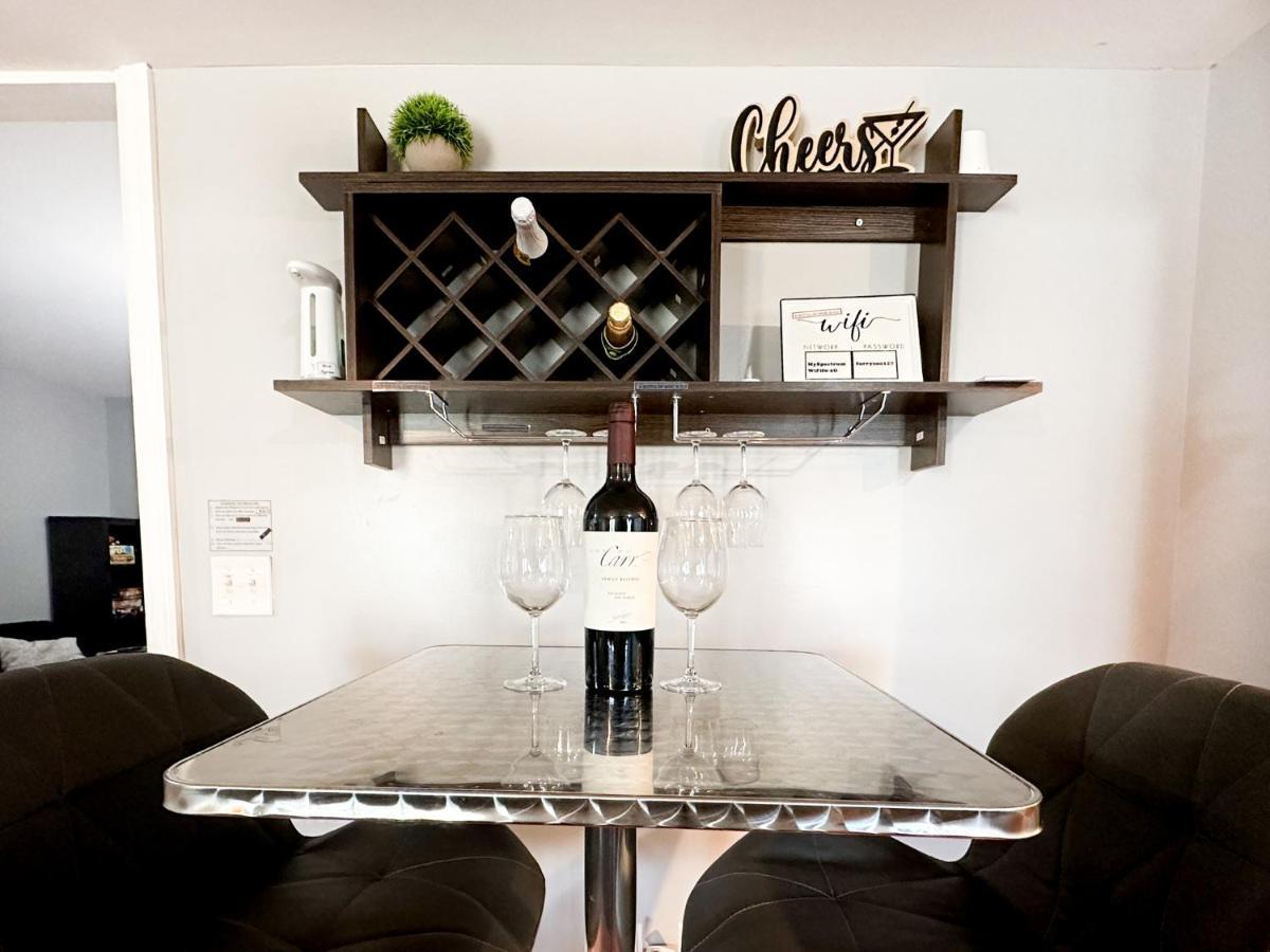 Apartamento Cute 2-Brm Walkout Apt With Pool Table And Theater Lexington Exterior foto