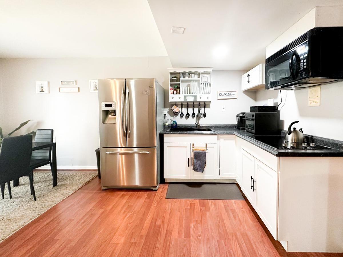Apartamento Cute 2-Brm Walkout Apt With Pool Table And Theater Lexington Exterior foto