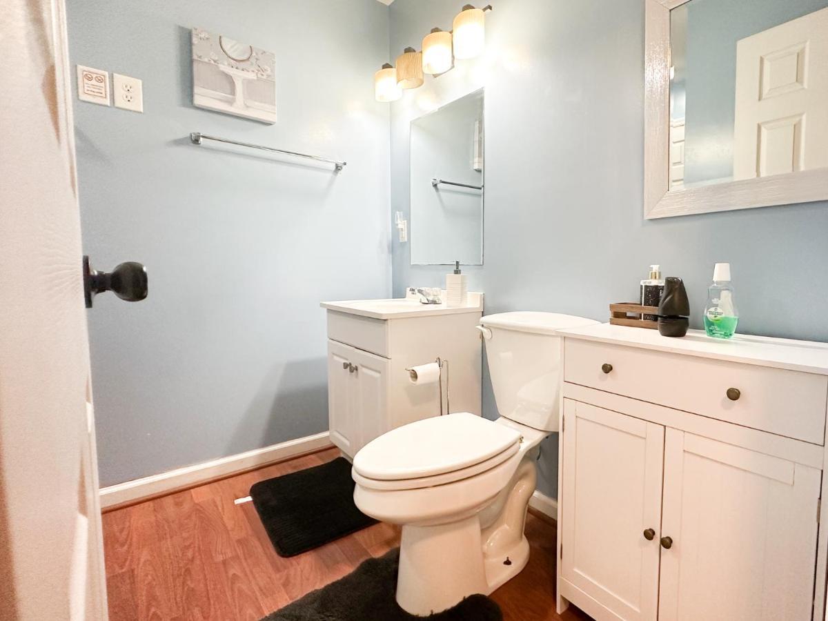 Apartamento Cute 2-Brm Walkout Apt With Pool Table And Theater Lexington Exterior foto